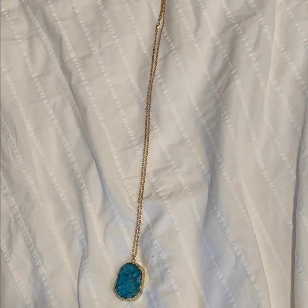 Blue pendant necklace